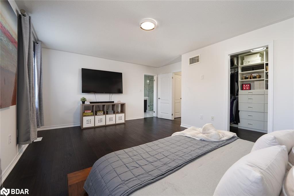 2199 Dawson Crescent, Innisfil, ON - Indoor Photo Showing Bedroom