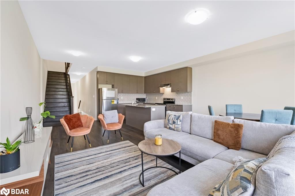 122 Turnberry Lane, Barrie, ON - Indoor Photo Showing Living Room