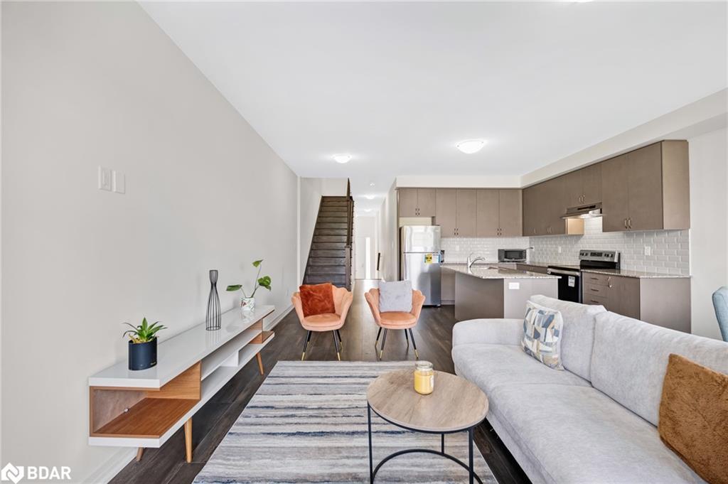 122 Turnberry Lane, Barrie, ON - Indoor Photo Showing Living Room
