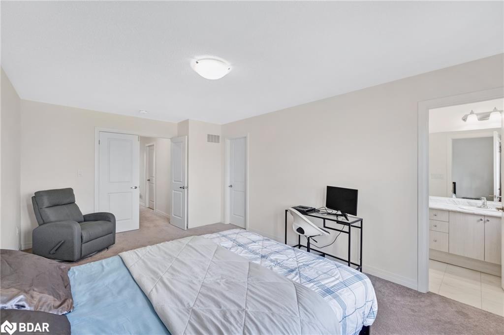 122 Turnberry Lane, Barrie, ON - Indoor Photo Showing Bedroom