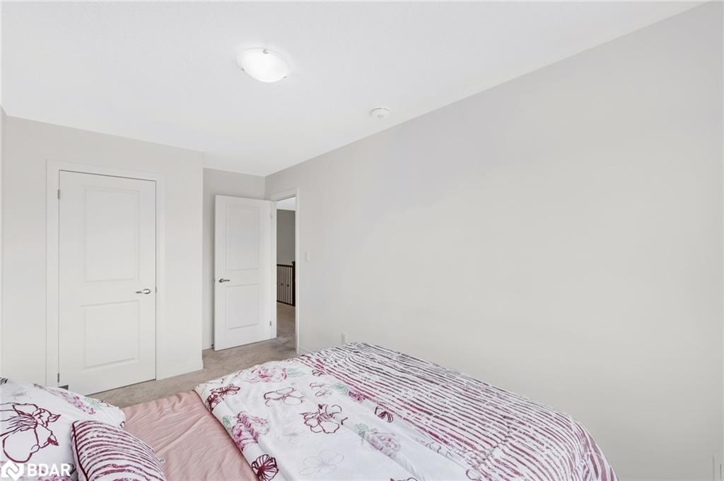 122 Turnberry Lane, Barrie, ON - Indoor Photo Showing Bedroom