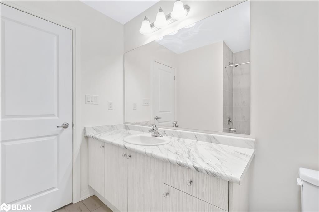 122 Turnberry Lane, Barrie, ON - Indoor Photo Showing Bathroom