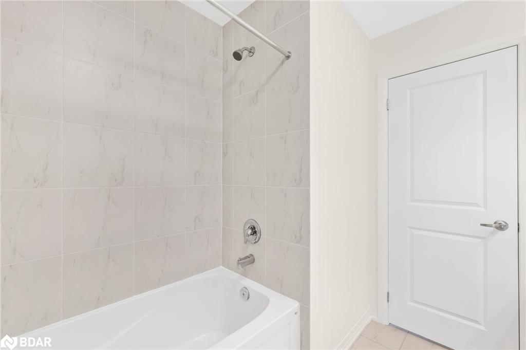 122 Turnberry Lane, Barrie, ON - Indoor Photo Showing Bathroom