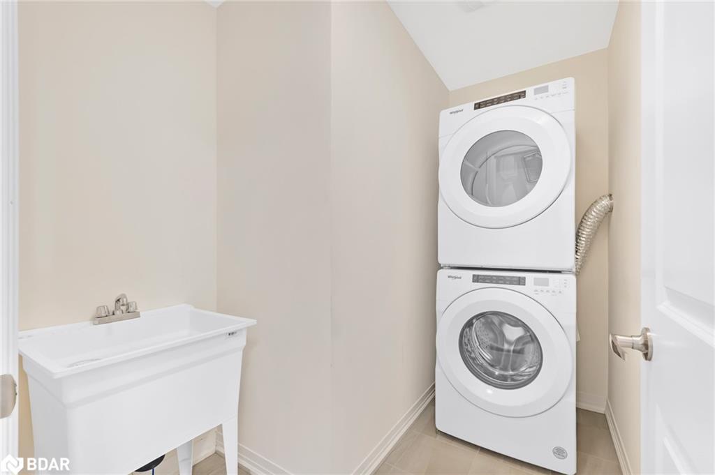 122 Turnberry Lane, Barrie, ON - Indoor Photo Showing Laundry Room