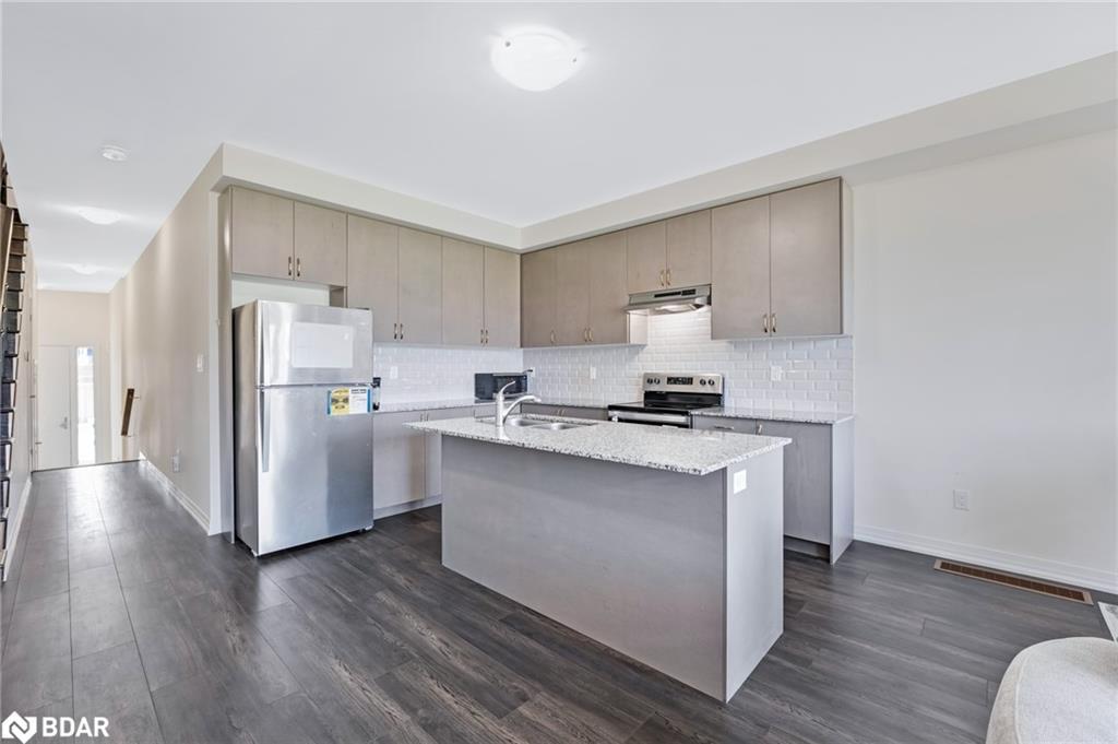 122 Turnberry Lane, Barrie, ON - Indoor Photo Showing Kitchen With Stainless Steel Kitchen