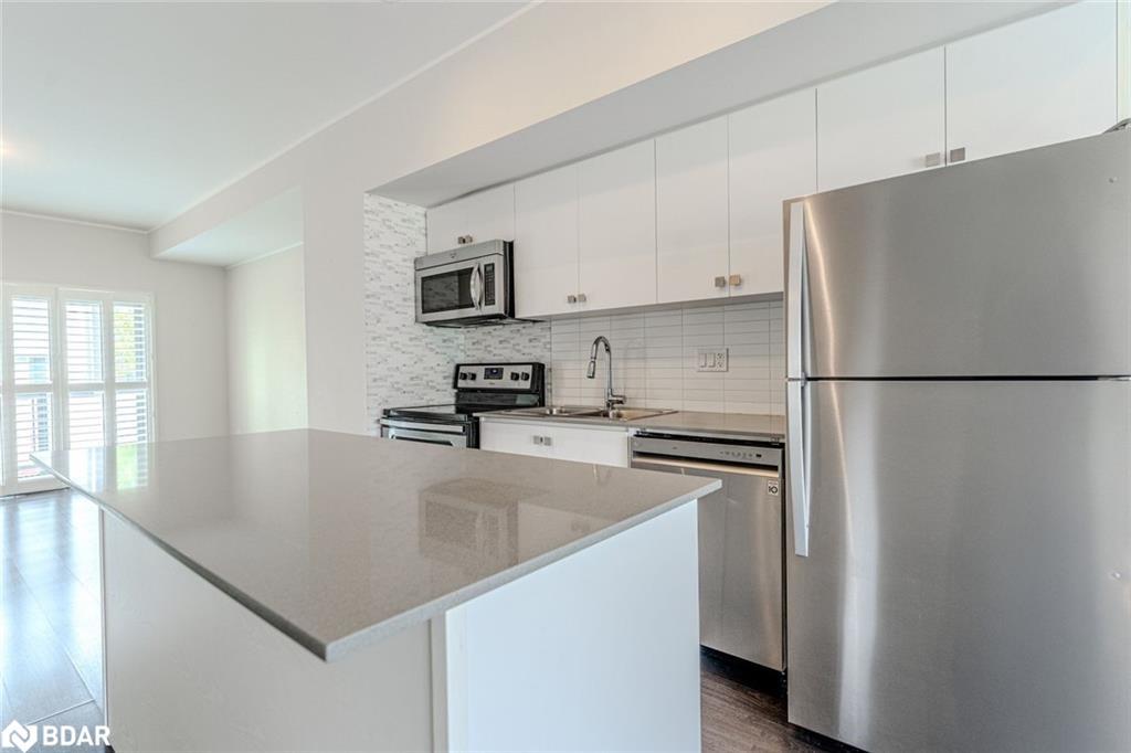 14-369 Essa Road, Barrie, ON - Indoor Photo Showing Kitchen With Stainless Steel Kitchen