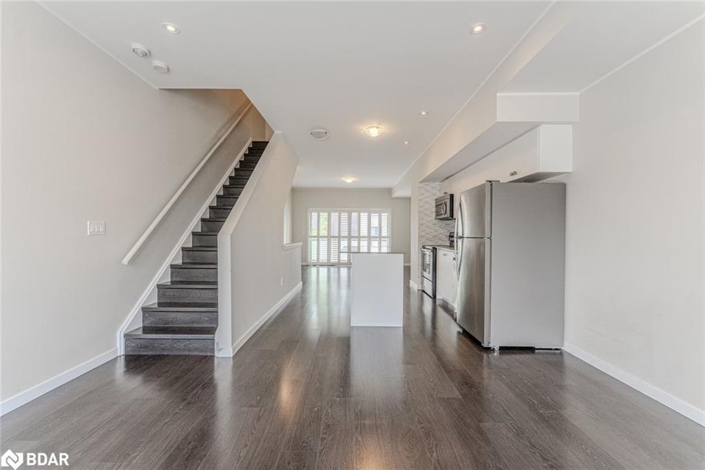 14-369 Essa Road, Barrie, ON - Indoor Photo Showing Other Room