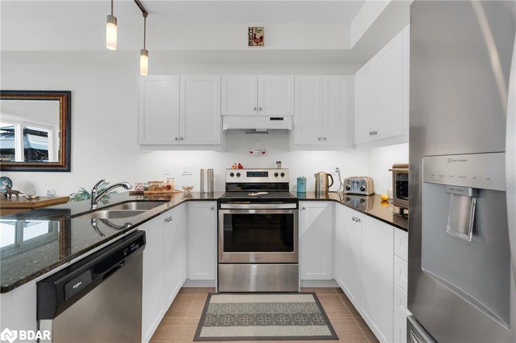 197 Isabella Drive, Orillia, ON - Indoor Photo Showing Kitchen With Stainless Steel Kitchen With Double Sink
