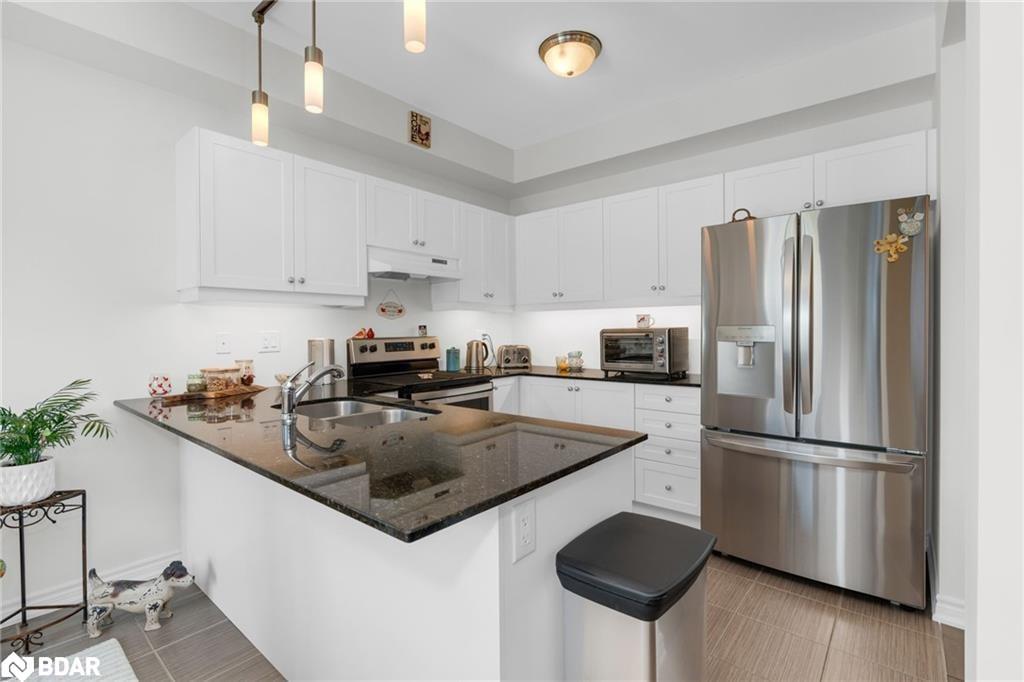 197 Isabella Drive, Orillia, ON - Indoor Photo Showing Kitchen With Stainless Steel Kitchen With Double Sink With Upgraded Kitchen