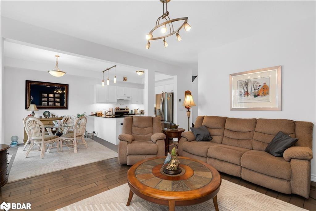 197 Isabella Drive, Orillia, ON - Indoor Photo Showing Living Room
