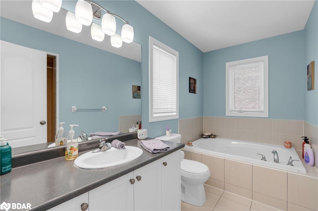 197 Isabella Drive, Orillia, ON - Indoor Photo Showing Bathroom
