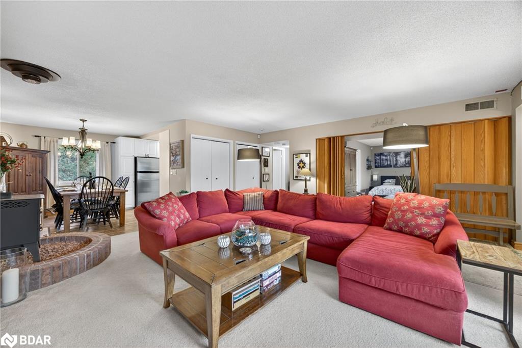 312-1102 Horseshoe Valley Road W, Oro-Medonte, ON - Indoor Photo Showing Living Room