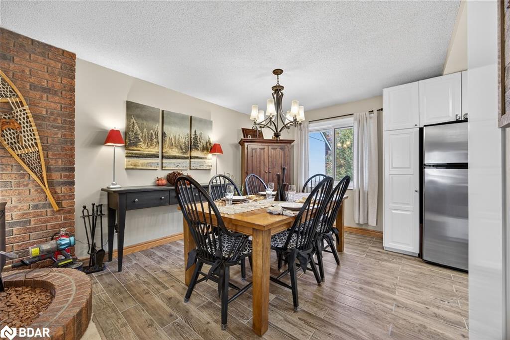 312-1102 Horseshoe Valley Road W, Oro-Medonte, ON - Indoor Photo Showing Dining Room