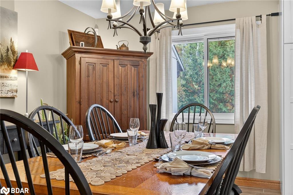 312-1102 Horseshoe Valley Road W, Oro-Medonte, ON - Indoor Photo Showing Dining Room