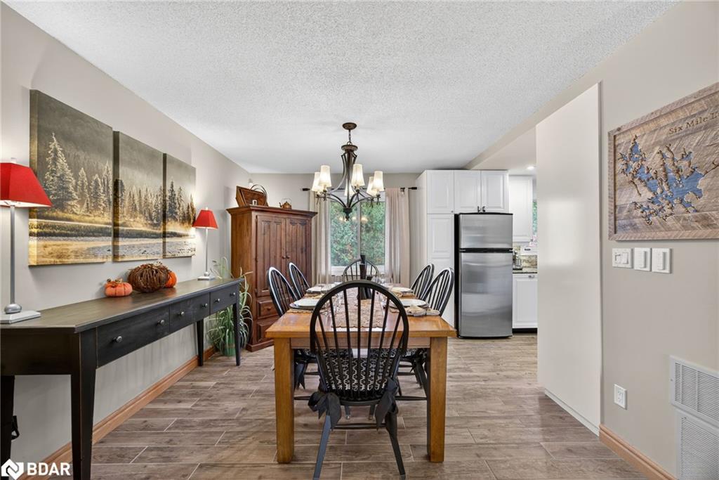 312-1102 Horseshoe Valley Road W, Oro-Medonte, ON - Indoor Photo Showing Dining Room