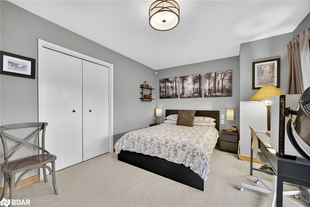 312-1102 Horseshoe Valley Road W, Oro-Medonte, ON - Indoor Photo Showing Bedroom