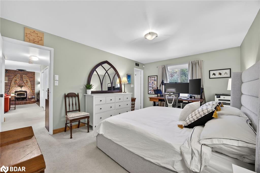 312-1102 Horseshoe Valley Road W, Oro-Medonte, ON - Indoor Photo Showing Bedroom