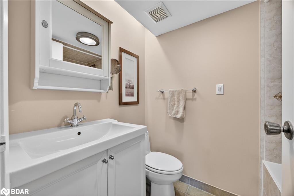 312-1102 Horseshoe Valley Road W, Oro-Medonte, ON - Indoor Photo Showing Bathroom
