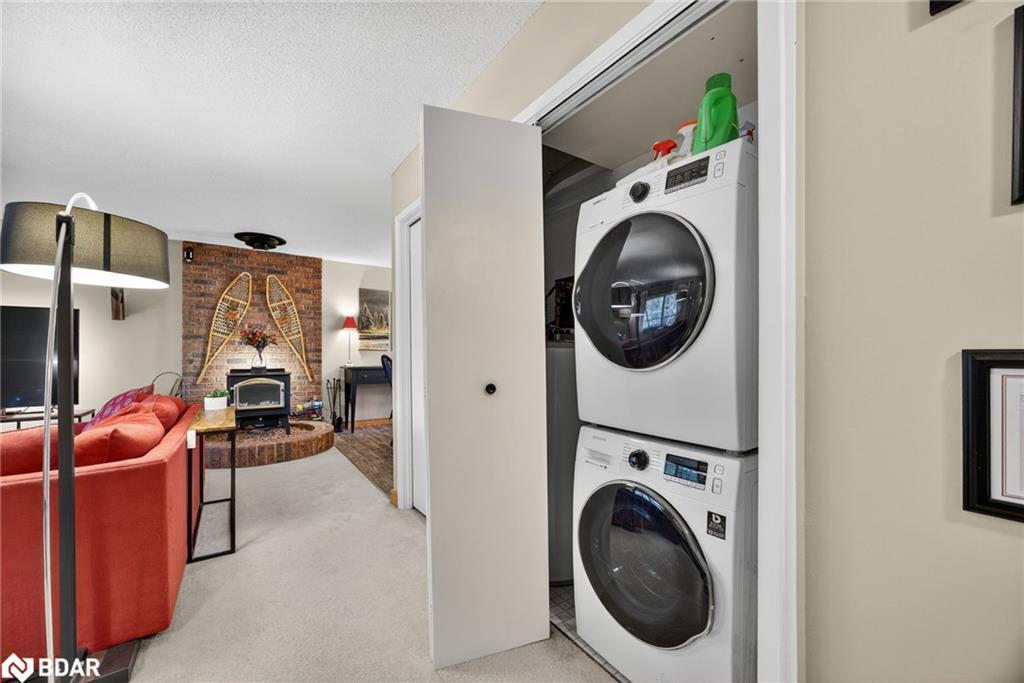 312-1102 Horseshoe Valley Road W, Oro-Medonte, ON - Indoor Photo Showing Laundry Room