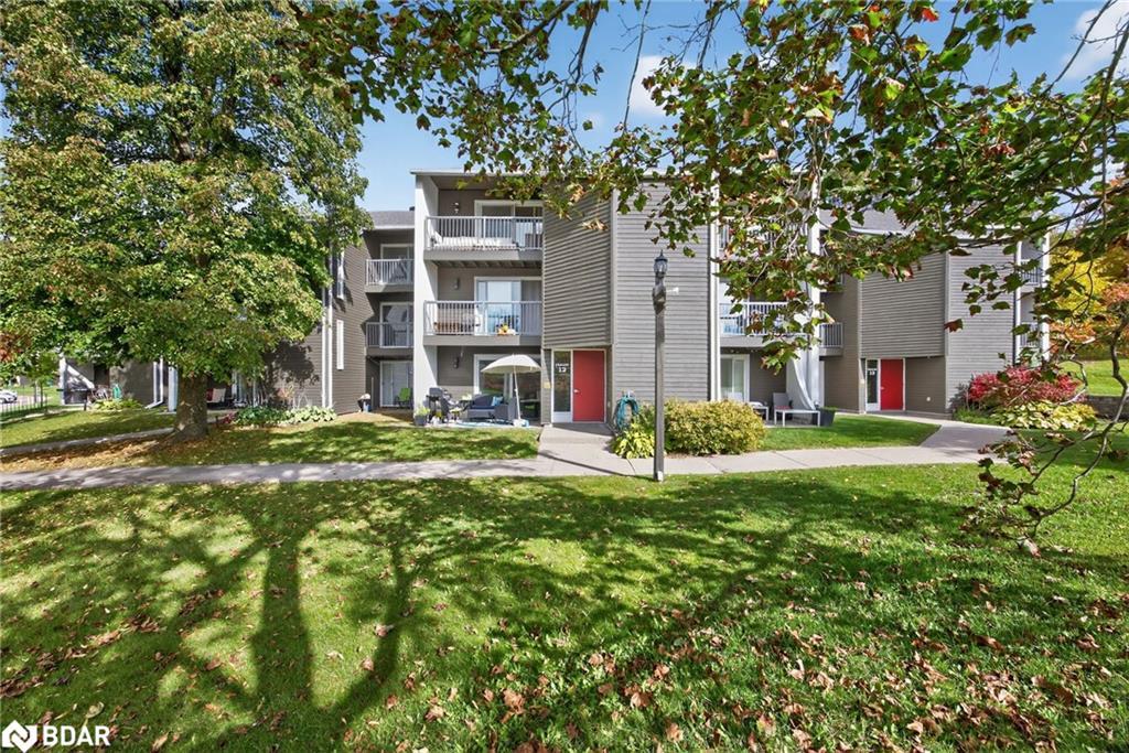 312-1102 Horseshoe Valley Road W, Oro-Medonte, ON - Outdoor