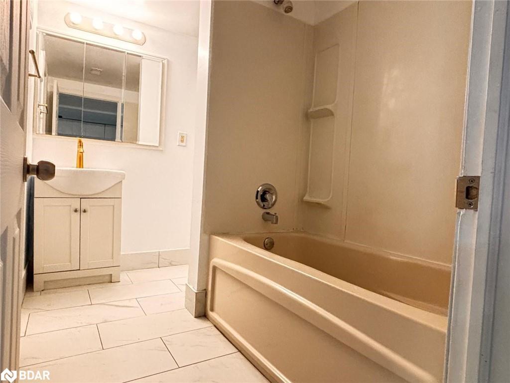 15 Lafayette Drive, St. Catharines, ON - Indoor Photo Showing Bathroom