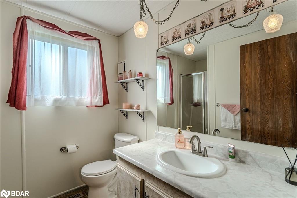 15 Riverview Circle, Innisfil, ON - Indoor Photo Showing Bathroom