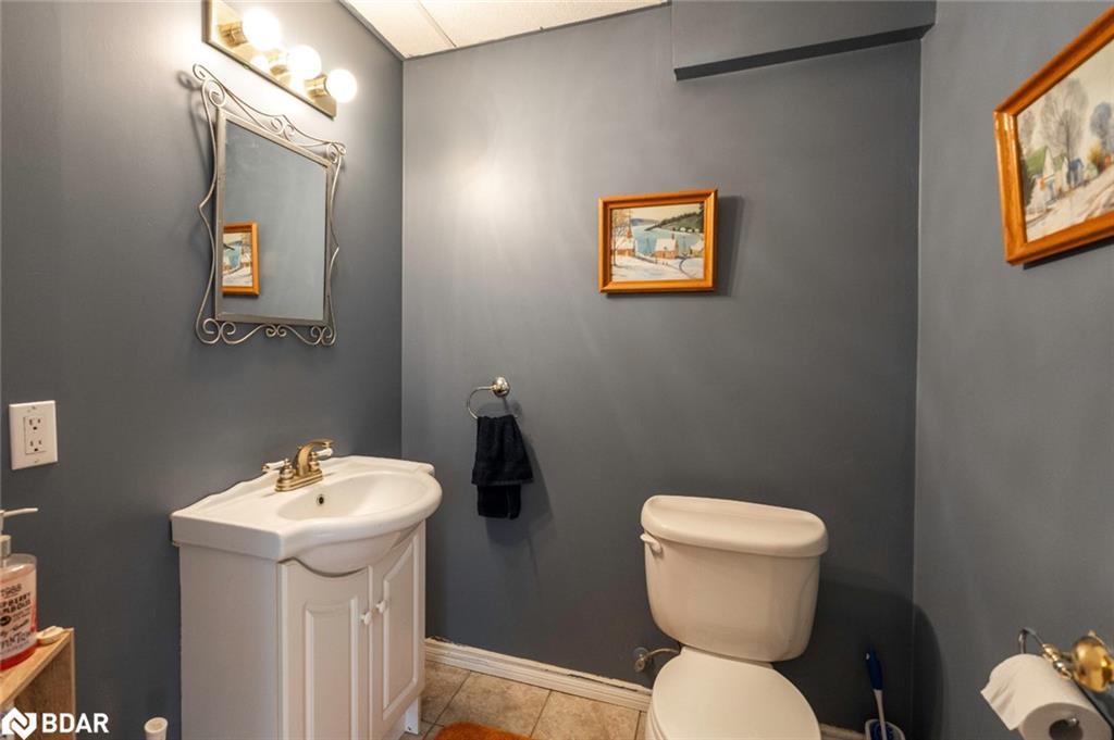 51 Nottawasaga Drive, Angus, ON - Indoor Photo Showing Bathroom