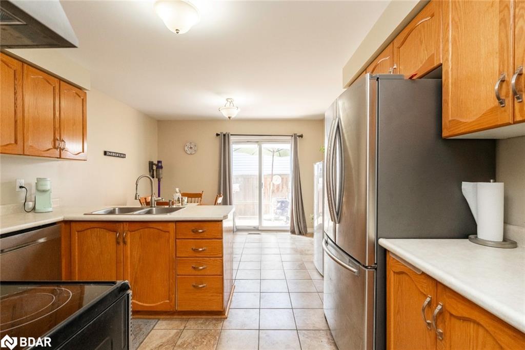 51 Nottawasaga Drive, Angus, ON - Indoor Photo Showing Kitchen With Double Sink