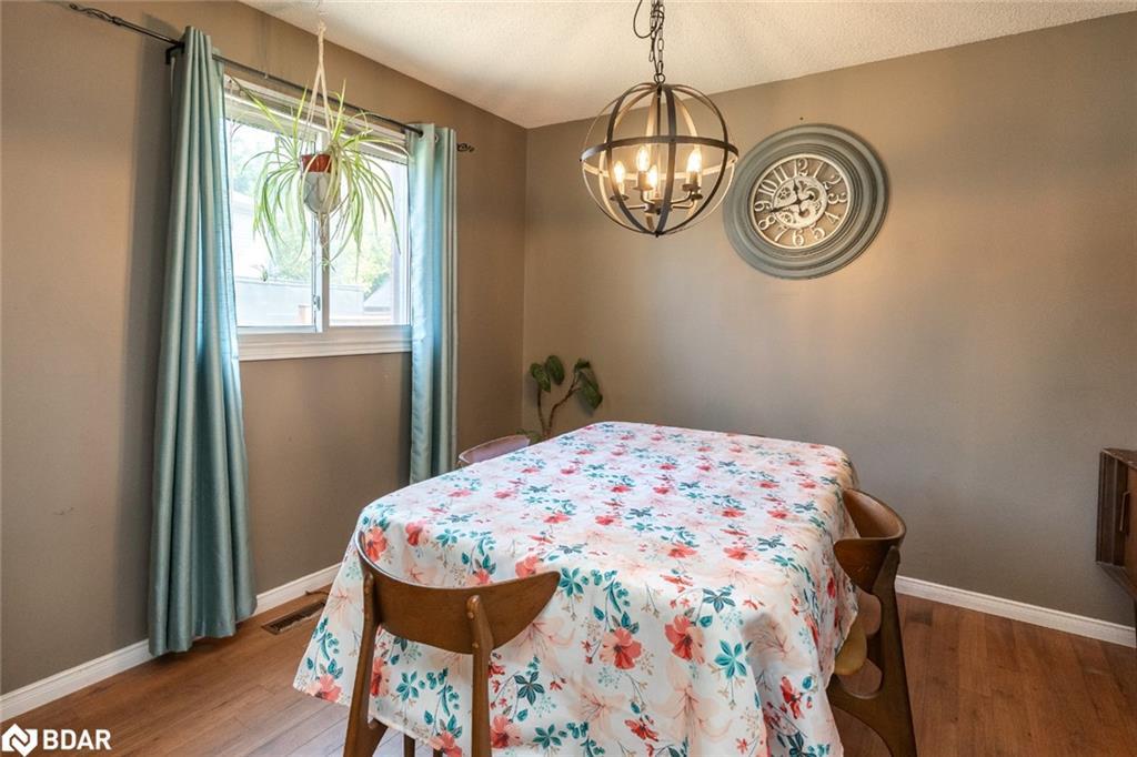 51 Nottawasaga Drive, Angus, ON - Indoor Photo Showing Bedroom