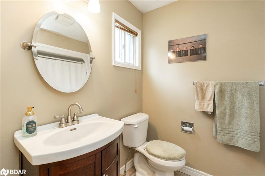 51 Nottawasaga Drive, Angus, ON - Indoor Photo Showing Bathroom