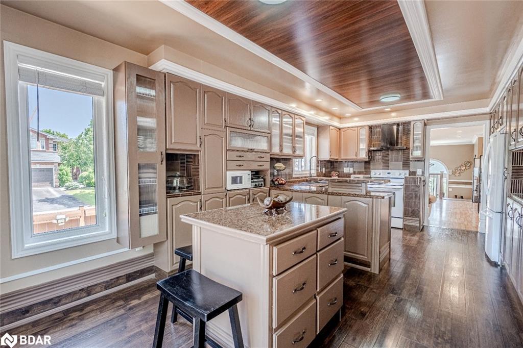 68 Coughlin Road, Barrie, ON - Indoor Photo Showing Kitchen