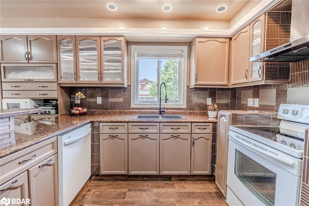 68 Coughlin Road, Barrie, ON - Indoor Photo Showing Kitchen With Double Sink