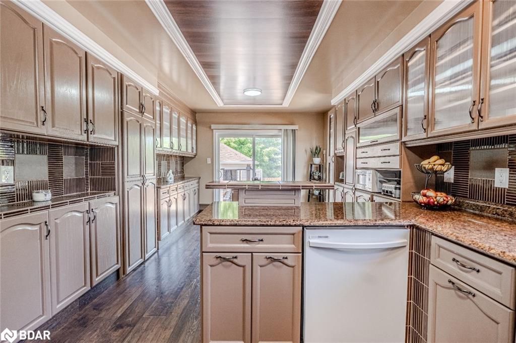 68 Coughlin Road, Barrie, ON - Indoor Photo Showing Kitchen