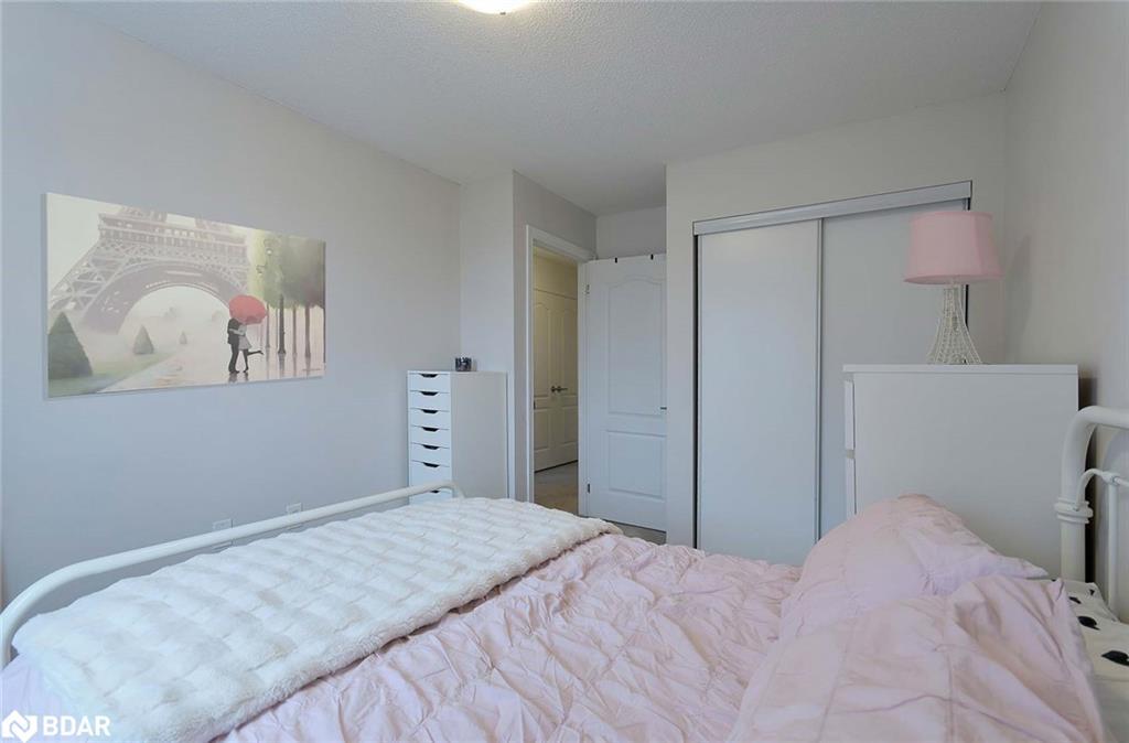 7-57 Ferndale Drive S, Barrie, ON - Indoor Photo Showing Bedroom