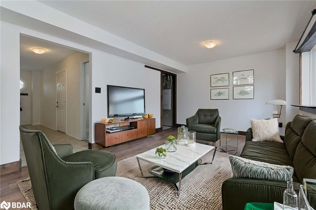 7-57 Ferndale Drive S, Barrie, ON - Indoor Photo Showing Living Room