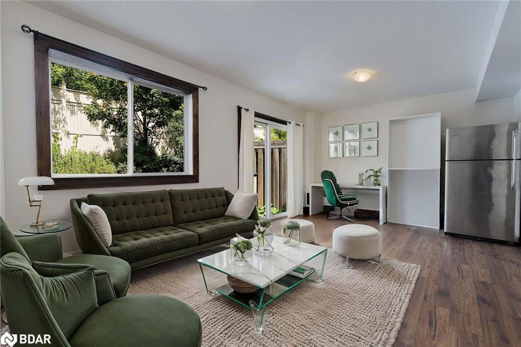 7-57 Ferndale Drive S, Barrie, ON - Indoor Photo Showing Living Room