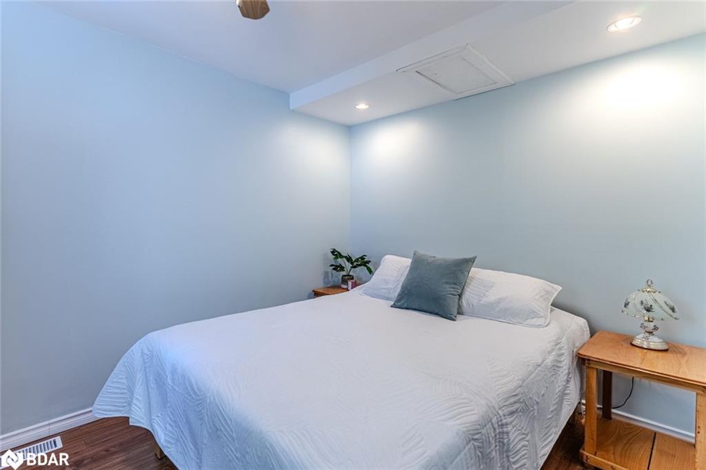 135 Sixth Street, Midland, ON - Indoor Photo Showing Bedroom