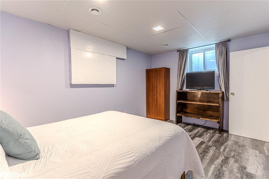 135 Sixth Street, Midland, ON - Indoor Photo Showing Bedroom