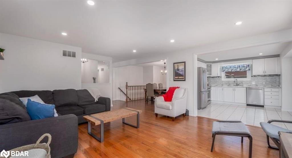 47 Ruffian Road, Brantford, ON - Indoor Photo Showing Living Room