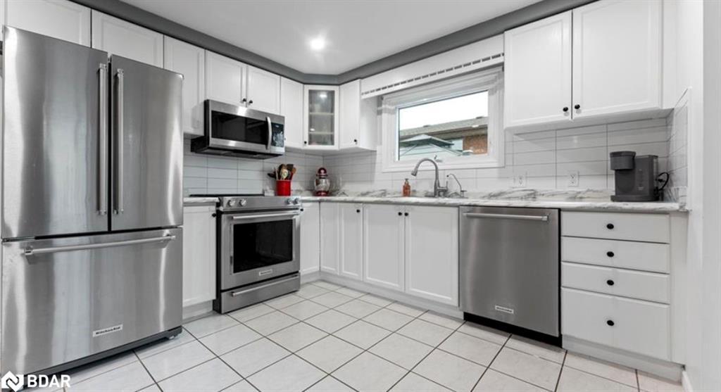 47 Ruffian Road, Brantford, ON - Indoor Photo Showing Kitchen With Stainless Steel Kitchen