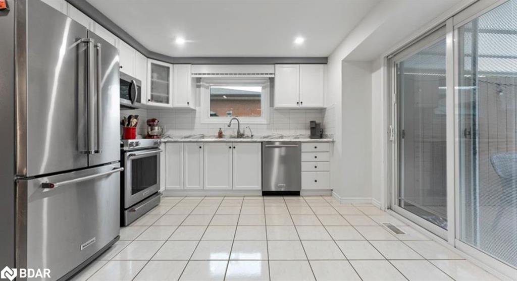 47 Ruffian Road, Brantford, ON - Indoor Photo Showing Kitchen With Stainless Steel Kitchen