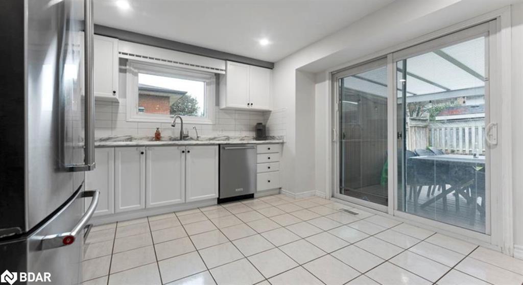 47 Ruffian Road, Brantford, ON - Indoor Photo Showing Kitchen