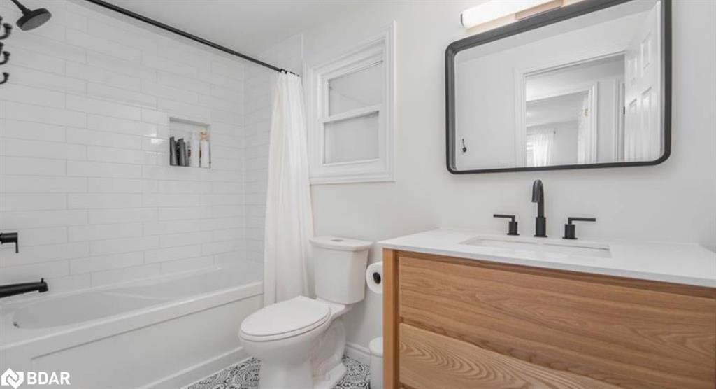 47 Ruffian Road, Brantford, ON - Indoor Photo Showing Bathroom