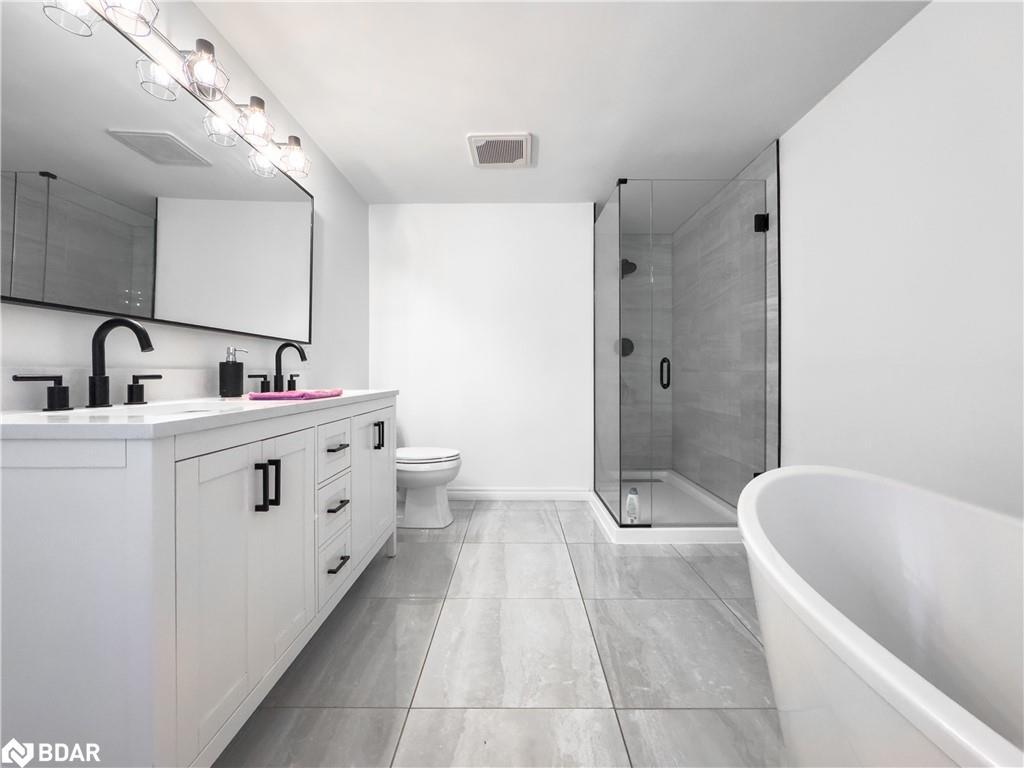 47 Ruffian Road, Brantford, ON - Indoor Photo Showing Bathroom