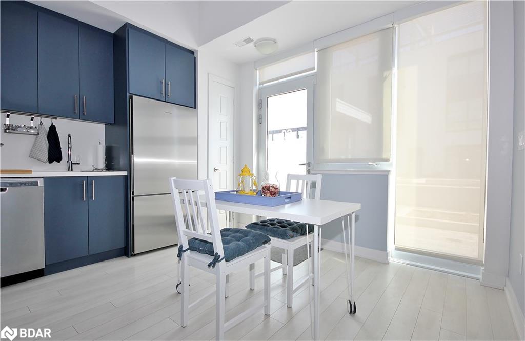 60-275 Broward Way, Innisfil, ON - Indoor Photo Showing Kitchen