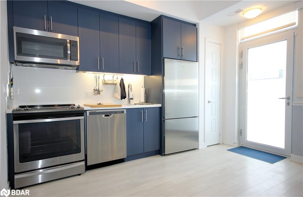 60-275 Broward Way, Innisfil, ON - Indoor Photo Showing Kitchen With Upgraded Kitchen