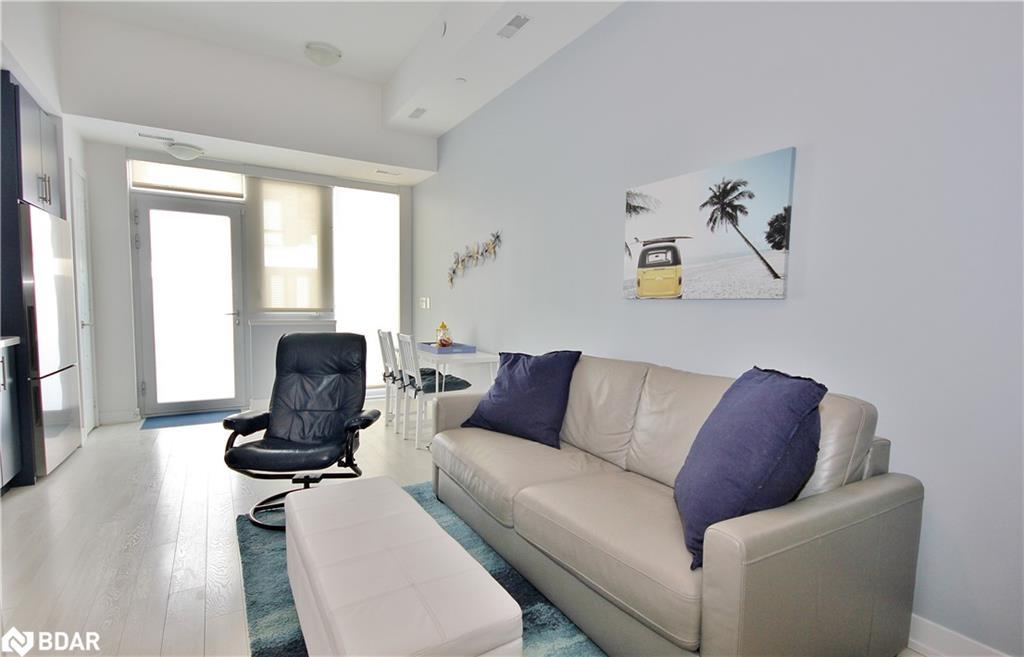 60-275 Broward Way, Innisfil, ON - Indoor Photo Showing Living Room