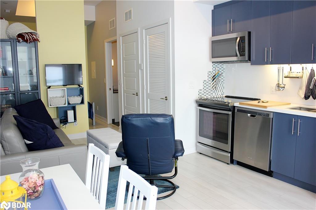 60-275 Broward Way, Innisfil, ON - Indoor Photo Showing Kitchen