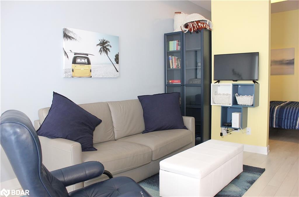 60-275 Broward Way, Innisfil, ON - Indoor Photo Showing Living Room