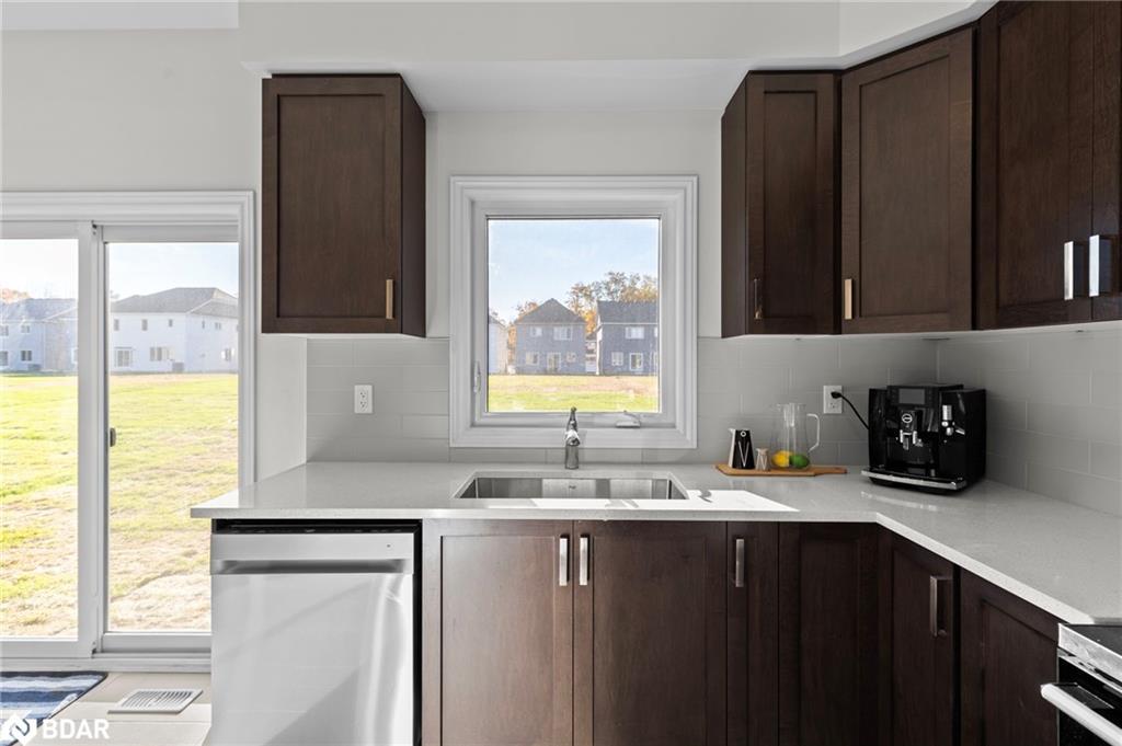 340 Mceachern Lane, Gravenhurst, ON - Indoor Photo Showing Kitchen